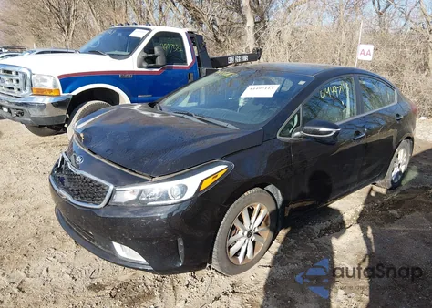 2017 Kia Forte S z USA, uszkodzony, nr VIN 3KPFL4A75HE043577